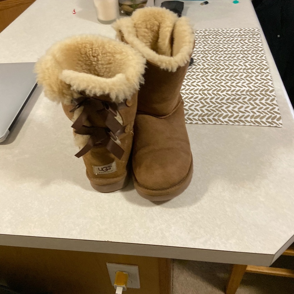 bailey bow uggs - Picture 3 of 6